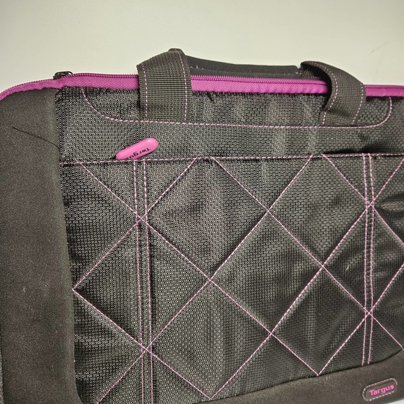 Targus Laptop Carrying Sleeve, 15" x 11" Internal Dimensions - Picture 5 of 5